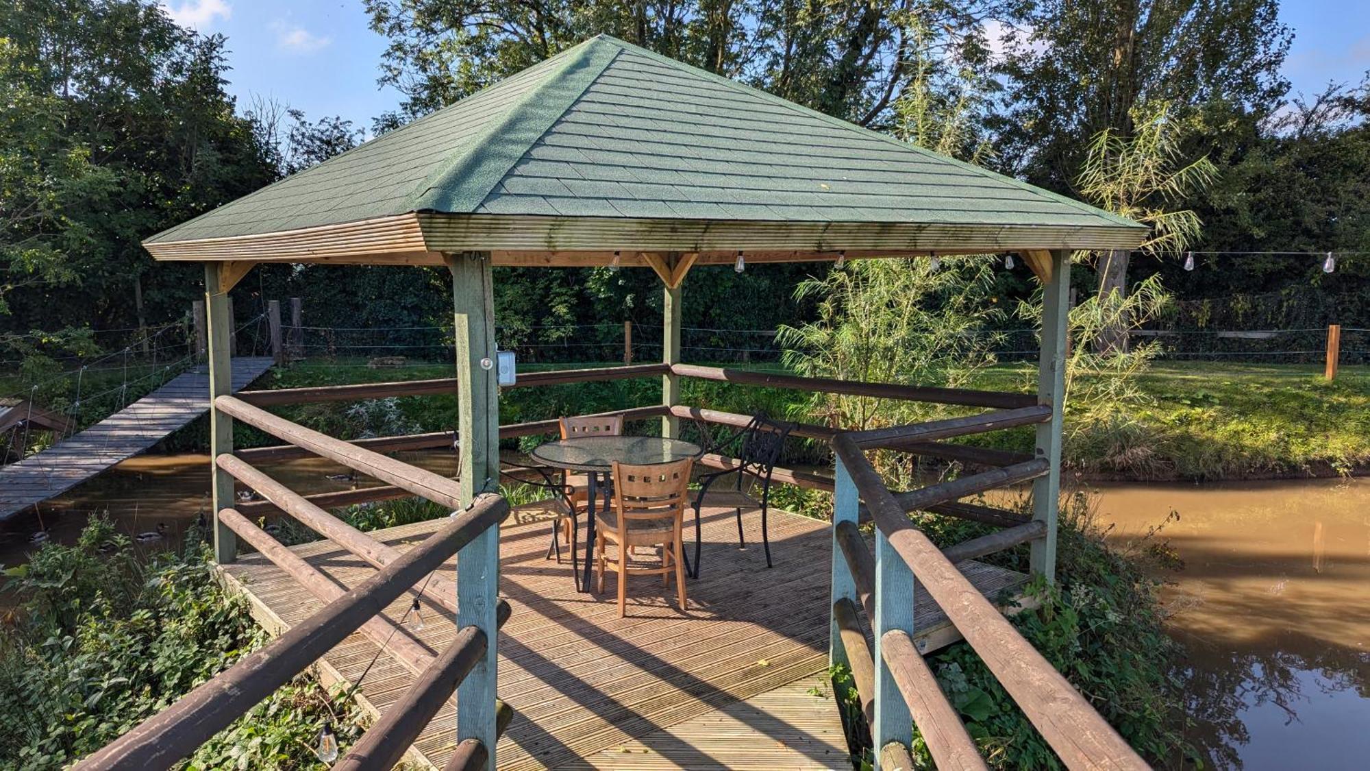 Sunset Retreats The Double Hobbit Villa Worcester Exterior foto