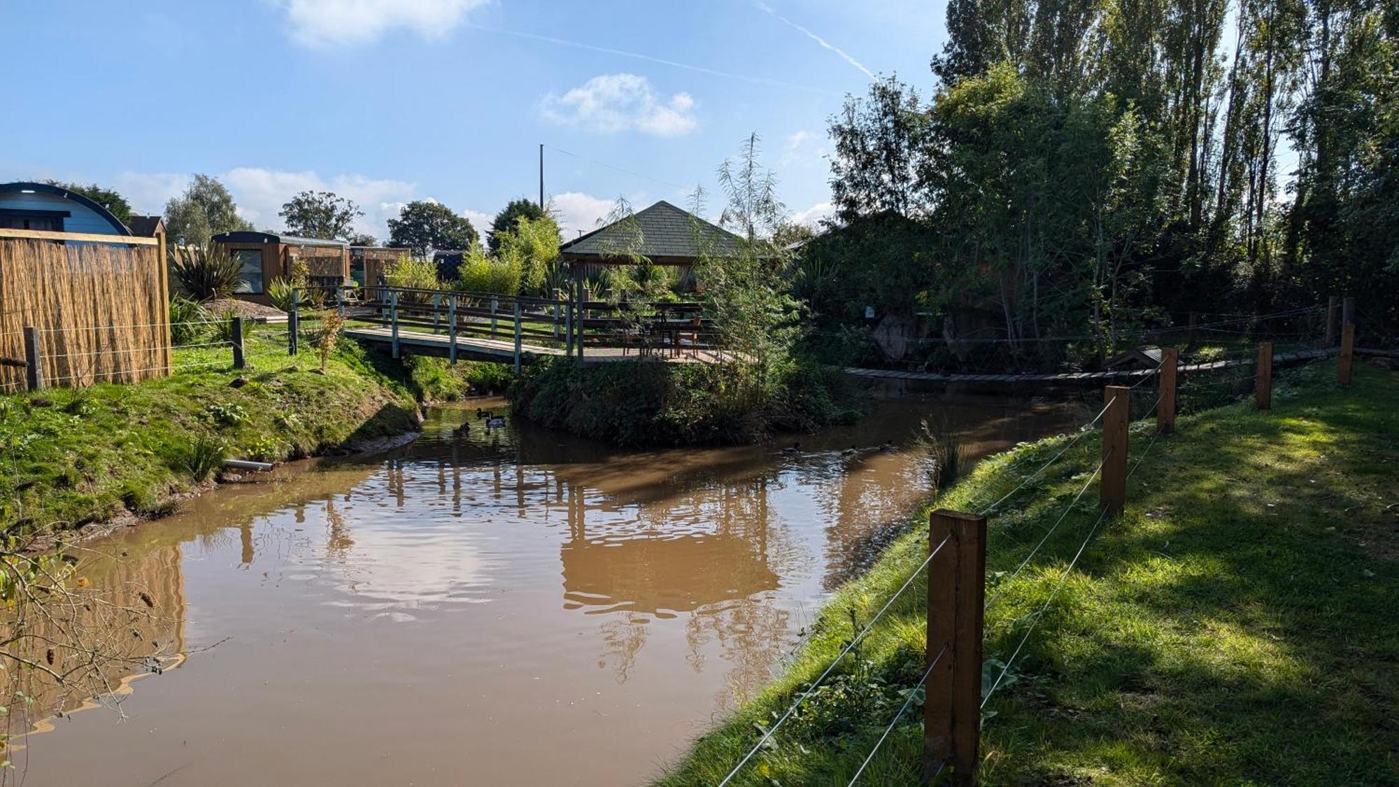 Sunset Retreats The Double Hobbit Villa Worcester Exterior foto