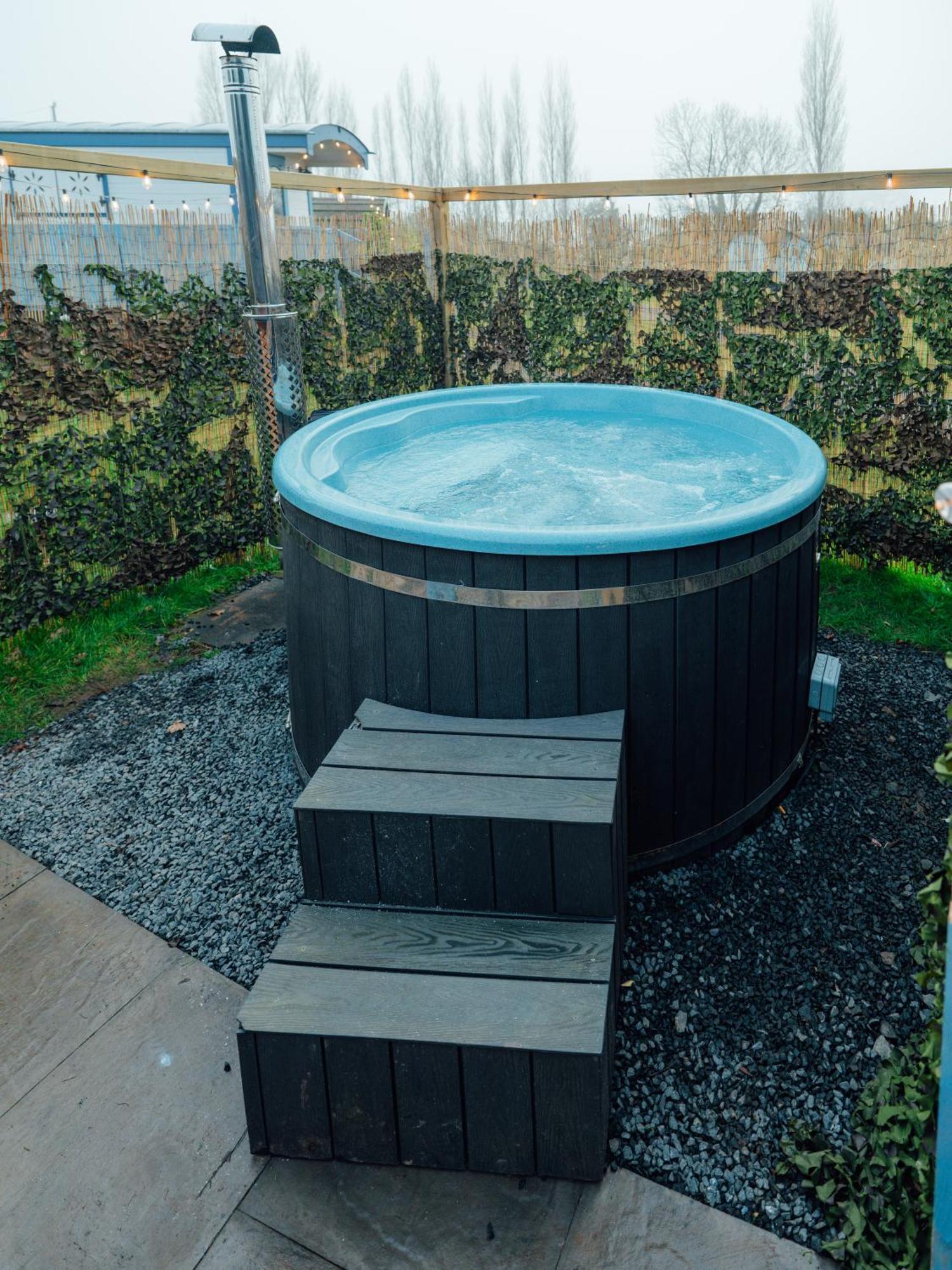 Sunset Retreats The Double Hobbit Villa Worcester Exterior foto