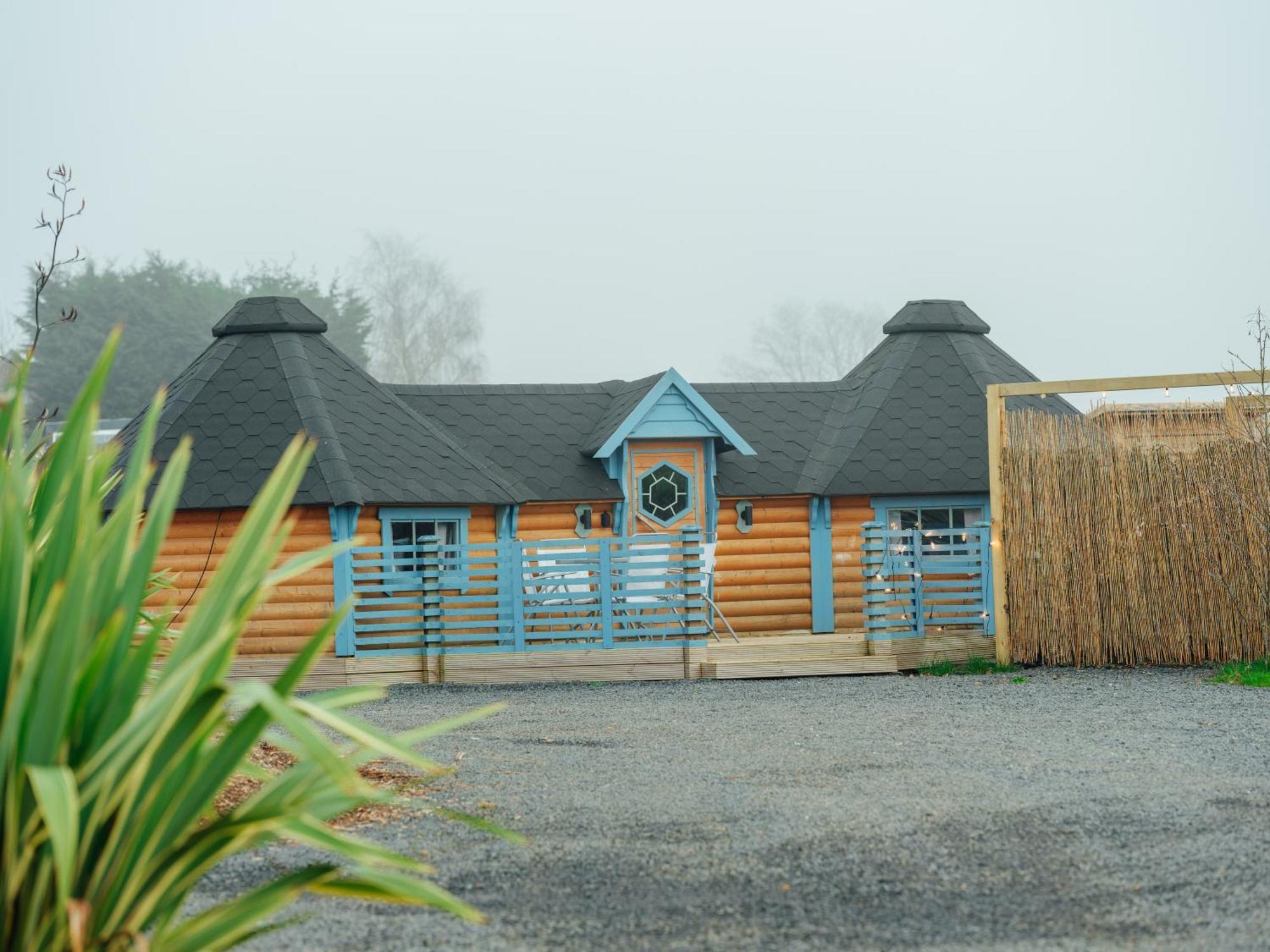 Sunset Retreats The Double Hobbit Villa Worcester Exterior foto